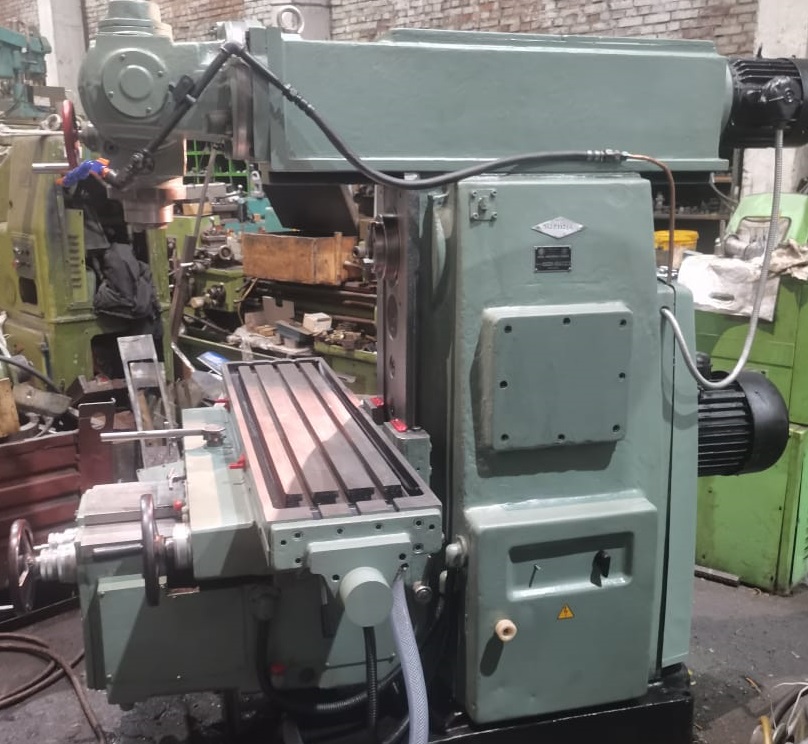 Станок универсально-фрезерный мод. 6Р82Ш